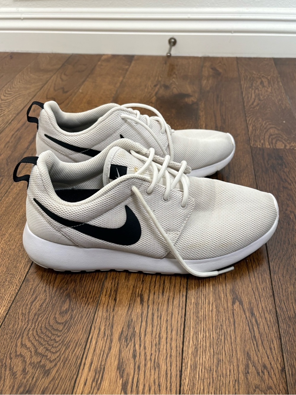 Nike Roshe One White/White-Black Size Women's 8